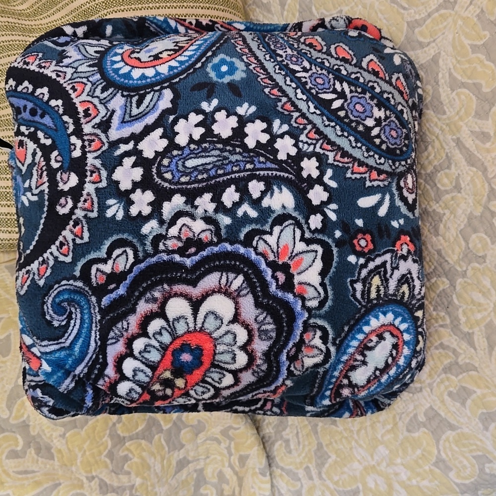 Vera Bradley Multicolor Patterned Fabric pillow, blanket. - Picture 3 of 3